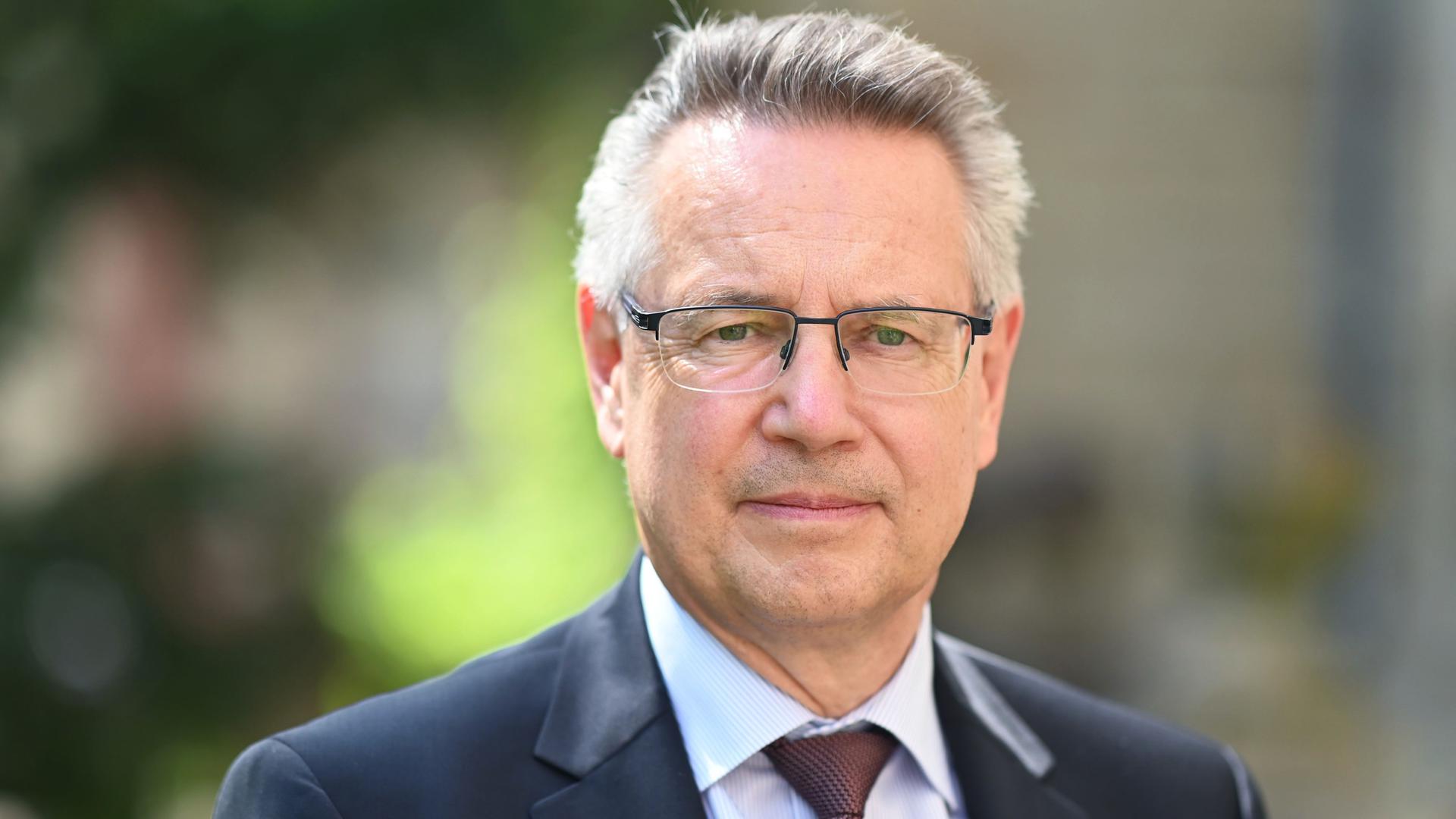 Alexander Riedel, Präsident des Oberlandesgericht Karlsruhe, steht vor dem Gericht. Um im Wettbewerb zu bestehen, müssen sich die Gerichte in Deutschland nach seiner Einschätzung etwas einfallen lassen. (zu dpa «Justiz braucht wegen wachsenden Wettbewerbs neue Ideen») +++ dpa-Bildfunk +++