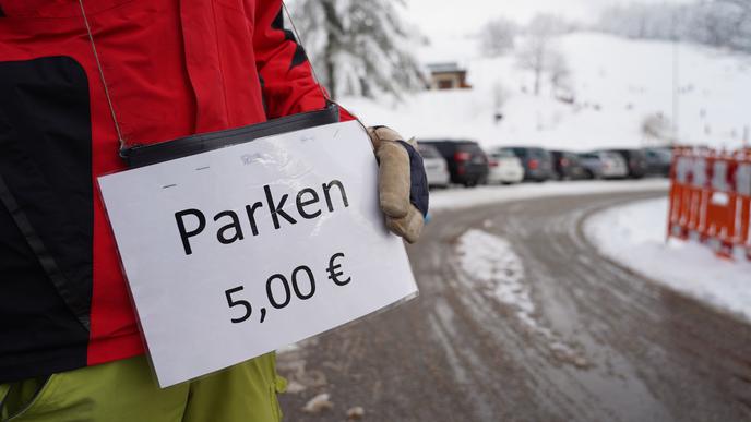 Nicht mehr umsonst: Mancherorts muss inzwischen für das Parken bezahlt werden.