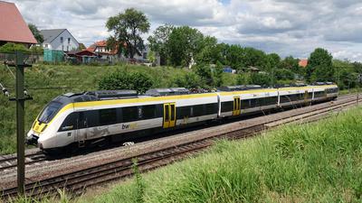 Ein Zug fährt auf der Gäubahnstrecke in Baden-Württemberg. (zu dpa «Bau des Pfaffensteigtunnel spaltet weiter - Bauern demonstrieren») +++ dpa-Bildfunk +++