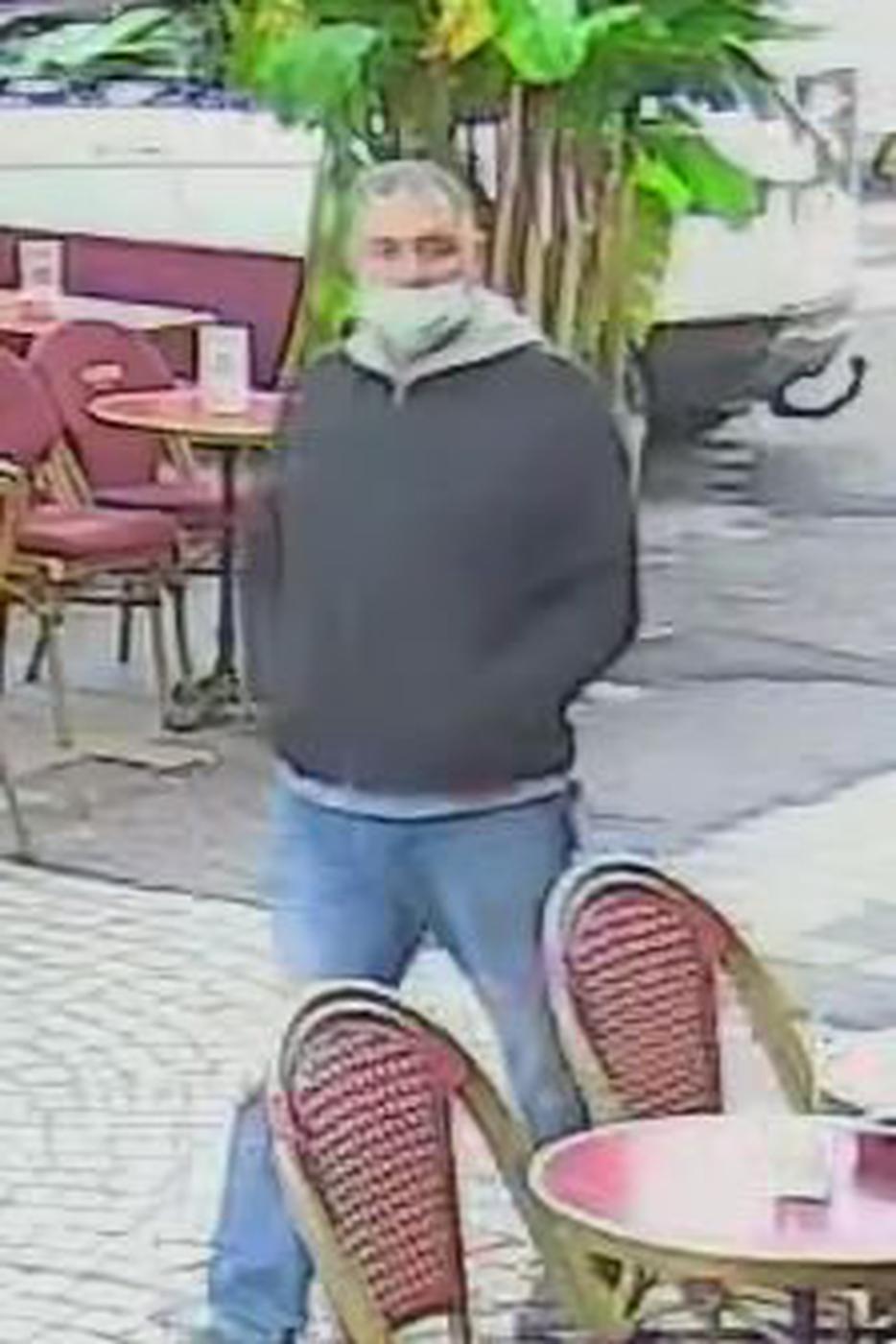 Wer kennt diesen Mann? Die Polizei sucht ihn im Zusammenhang mit einem mysteriösen Todesfall in Baden-Baden. 