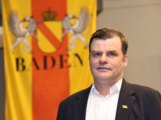 Peter Koehler vor badischer Fahne