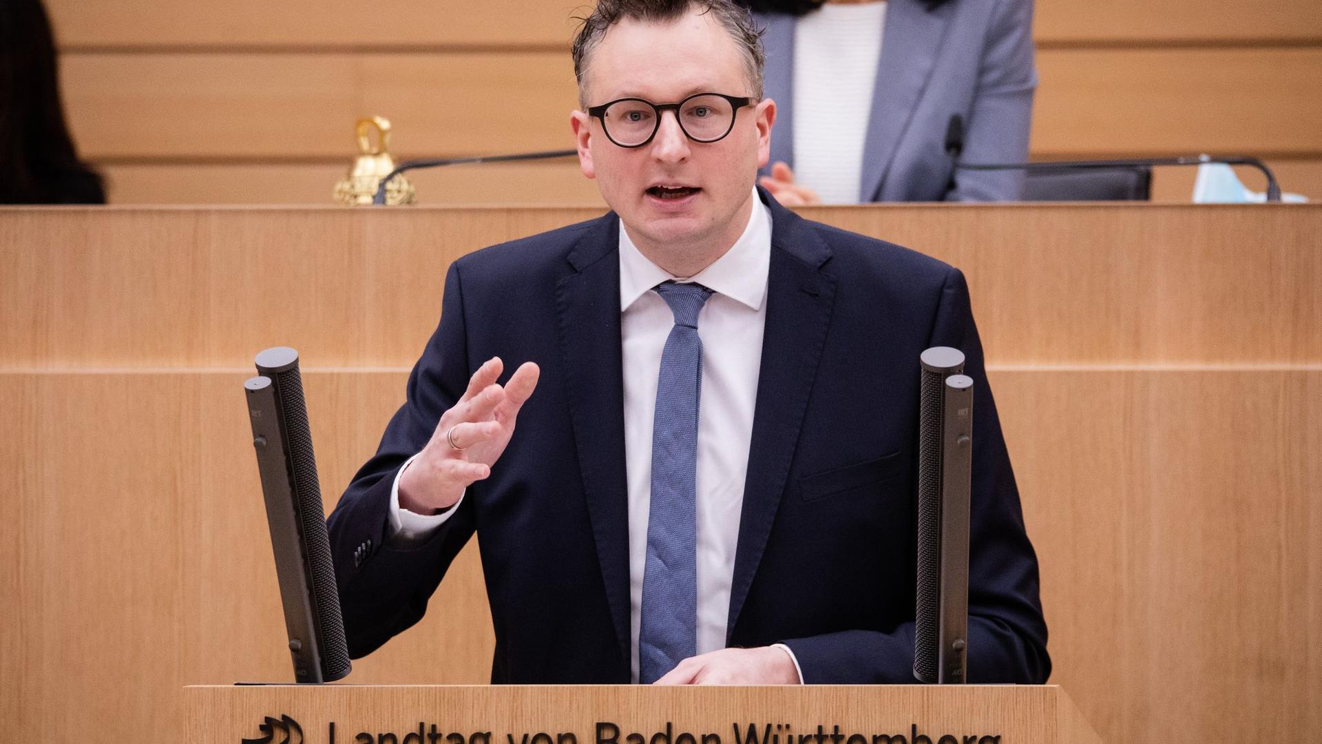 Andreas Schwarz (Bündnis 90/Die Grünen) spricht im Landtag.