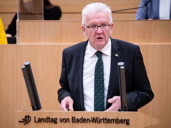 Winfried Kretschmann (Bündnis 90/Die Grünen), Ministerpräsident von Baden-Württemberg, spricht.