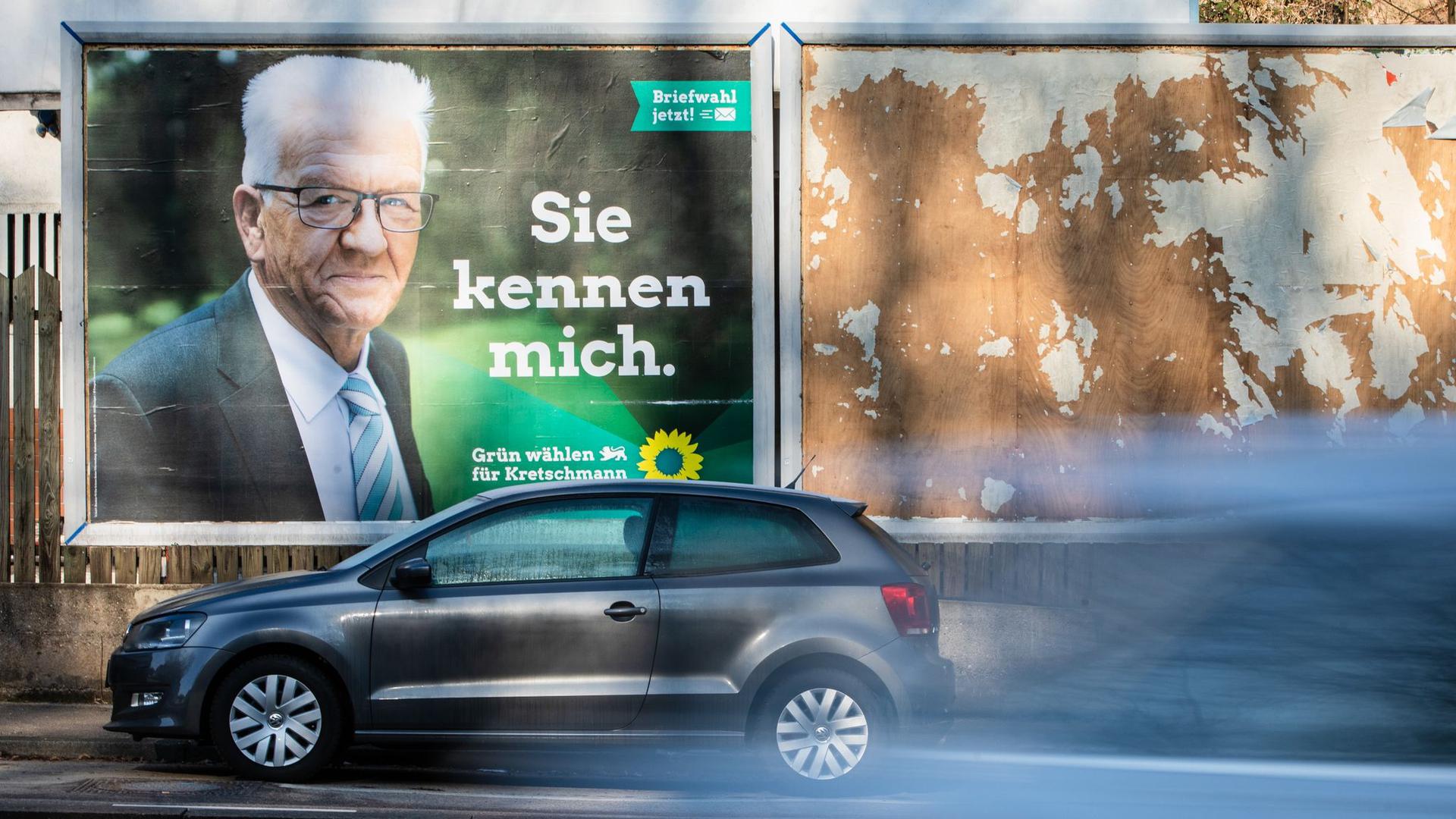 „Sie kennen mich“ steht auf einem Winfried-Kretschmann-Wahlplakat für die Landtagswahl geschrieben.