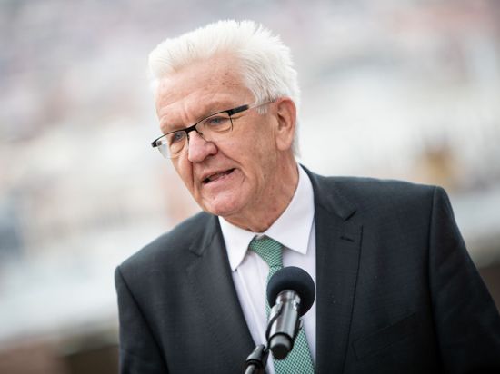 Baden-Württembergs Ministerpräsident Winfried Kretschmann gibt ein Pressestatement.