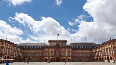 Das Schloss mit der Universität in Mannheim.