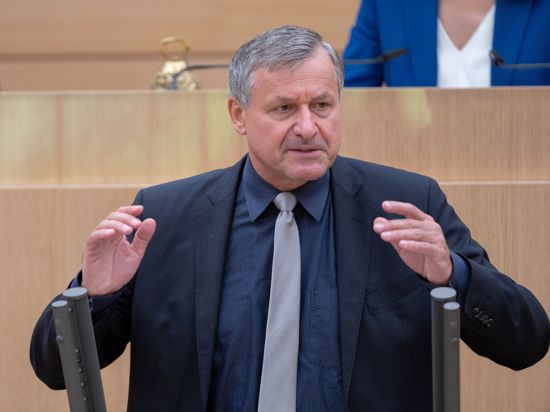 Hans-Ulrich Rülke, FDP-Fraktionsvorsitzender im Landtag von Baden-Württemberg, spricht im Plenum.