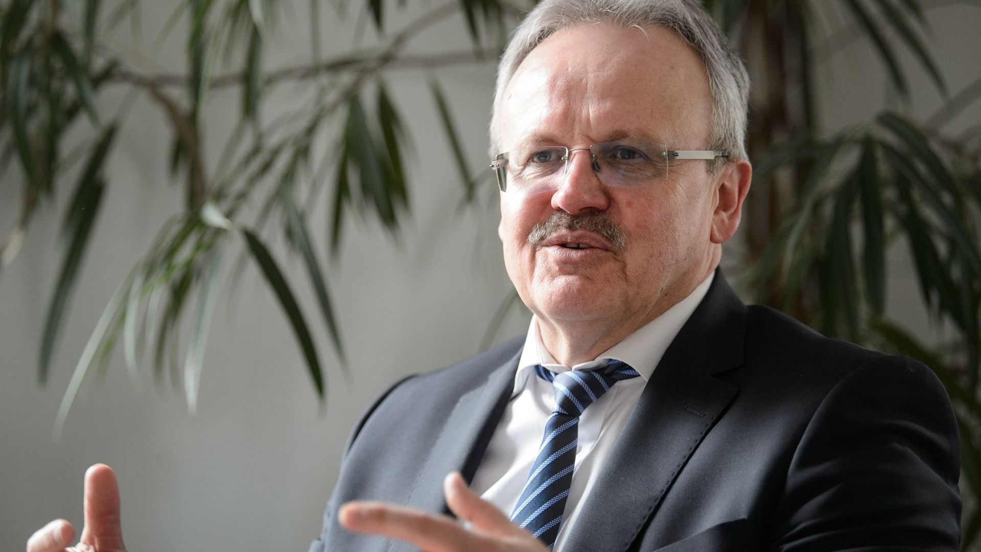 Zenon Bilaniuk, Landesvorsitzender des Bundes der Steuerzahler Baden-Württemberg, spricht bei einem Interview.