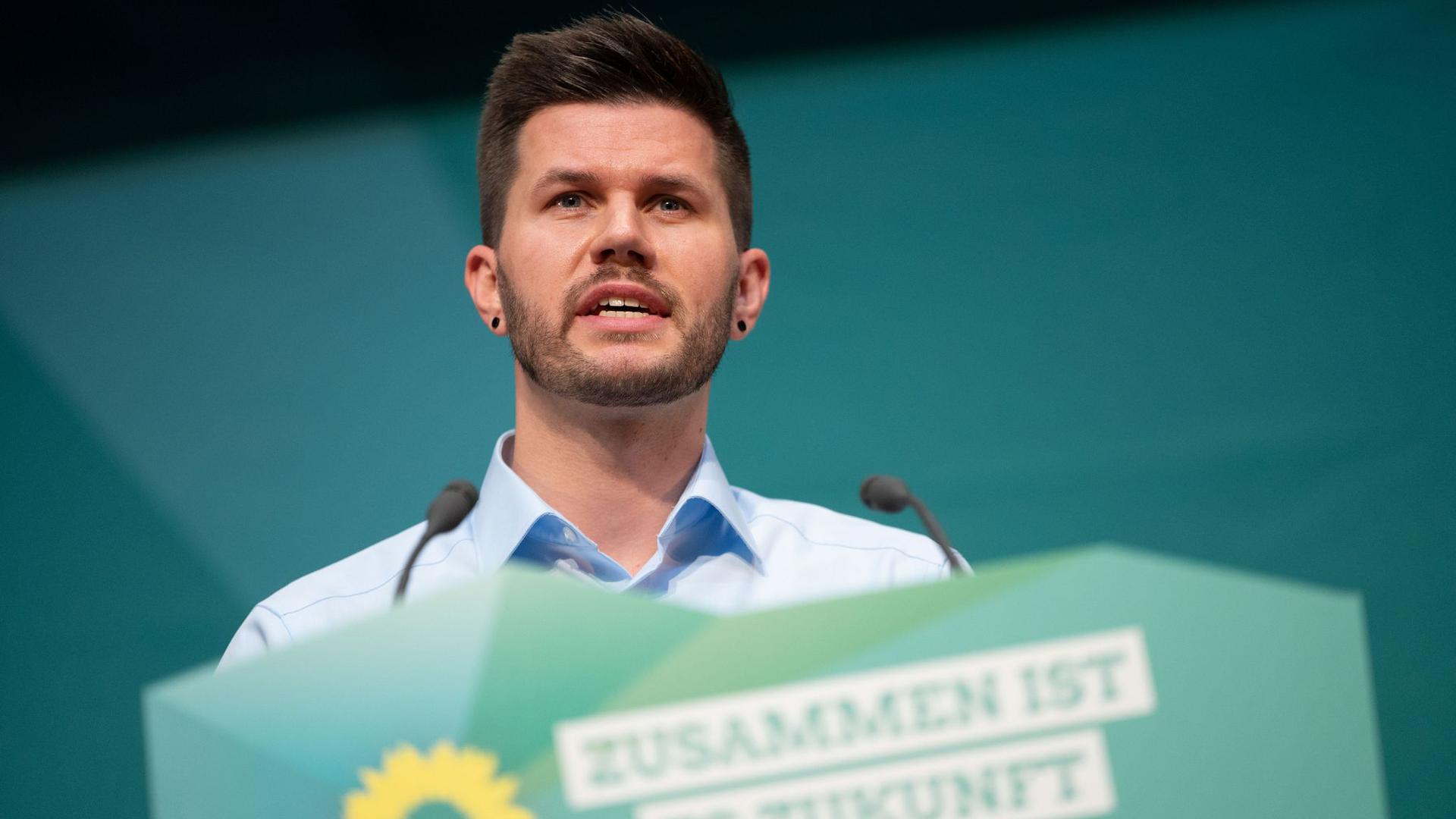 Pascal Haggenmüller (Bündnis 90/Die Grünen) hält beim Landesparteitag der Grünen Baden-Württemberg eine Rede.