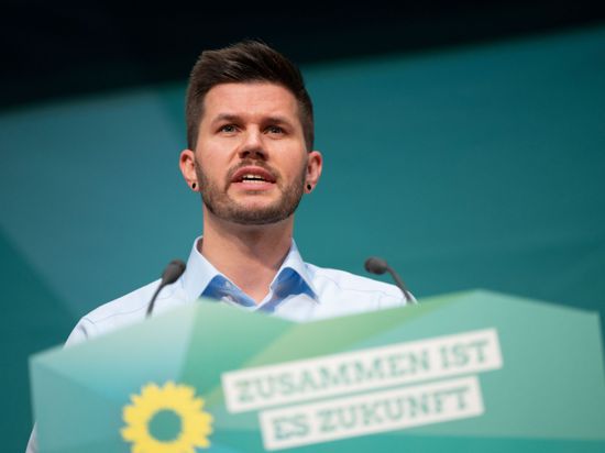 Pascal Haggenmüller (Bündnis 90/Die Grünen) hält beim Landesparteitag der Grünen Baden-Württemberg eine Rede.