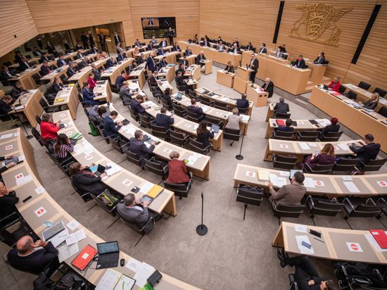 Der Landtag von Baden-Württemberg bei einer Sitzung im Plenarsaal.