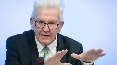 Winfried Kretschmann (Bündnis 90/Die Grünen), Ministerpräsident von Baden-Württemberg, spricht.