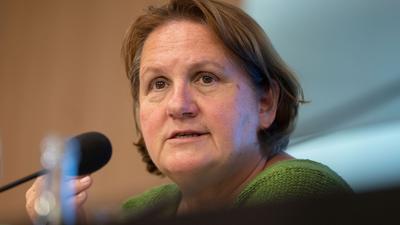 Theresa Schopper (Bündnis 90/Die Grünen), Kultusministerin, nimmt an einer Pressekonferenz teil.