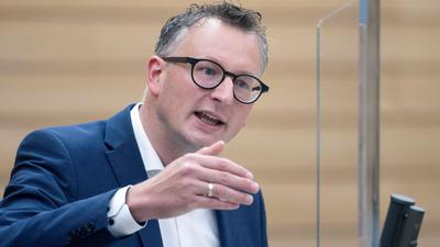 Andreas Schwarz, Fraktionsvorsitzender von Bündnis 90/Die Grünen, spricht im Landtag.