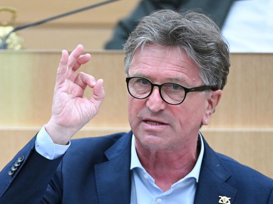 Baden-Württembergs Gesundheitsminister Manfred Lucha spricht.