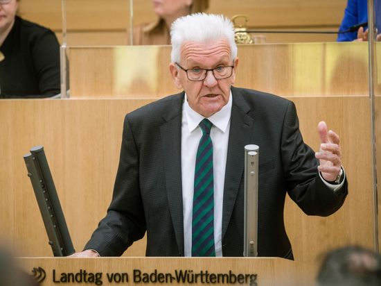 Baden-Württembergs Ministerpräsident Winfried Kretschmann hält seine Regierungserklärung.