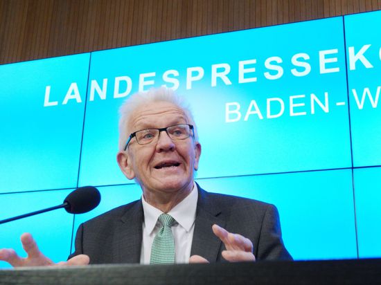Baden-Württembergs Ministerpräsident Winfried Kretschmann (Grüne) spricht bei einer Landespressekonferenz.
