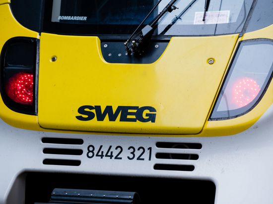Das Logo der SWEG auf einem Zug.