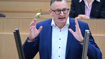 Andreas Schwarz, Fraktionsvorsitzender von Bündnis 90/Die Grünen, spricht im Landtag.