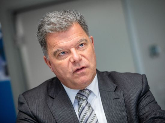 Christian Erbe, Präsident des Baden-Württembergischen Industrie- und Handelskammertages (BWIHK), spricht.