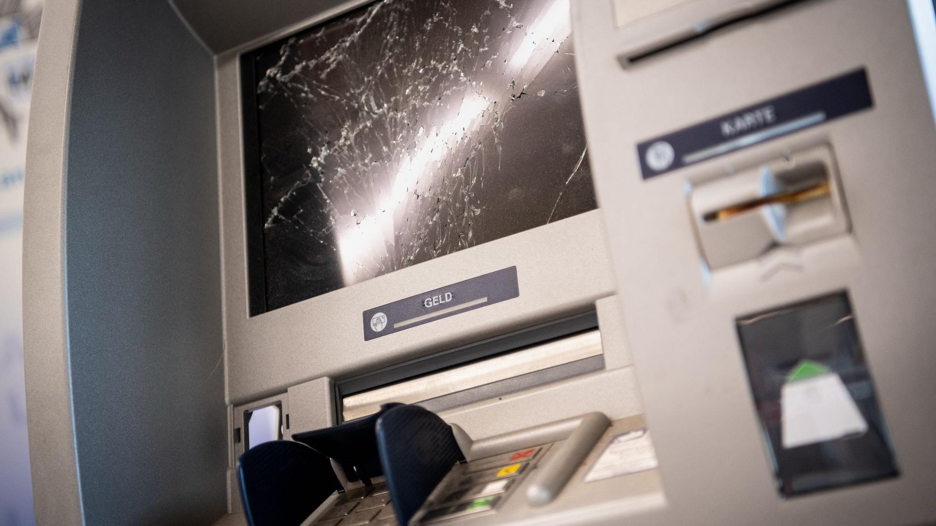 Ein gesprengter Geldautomat.