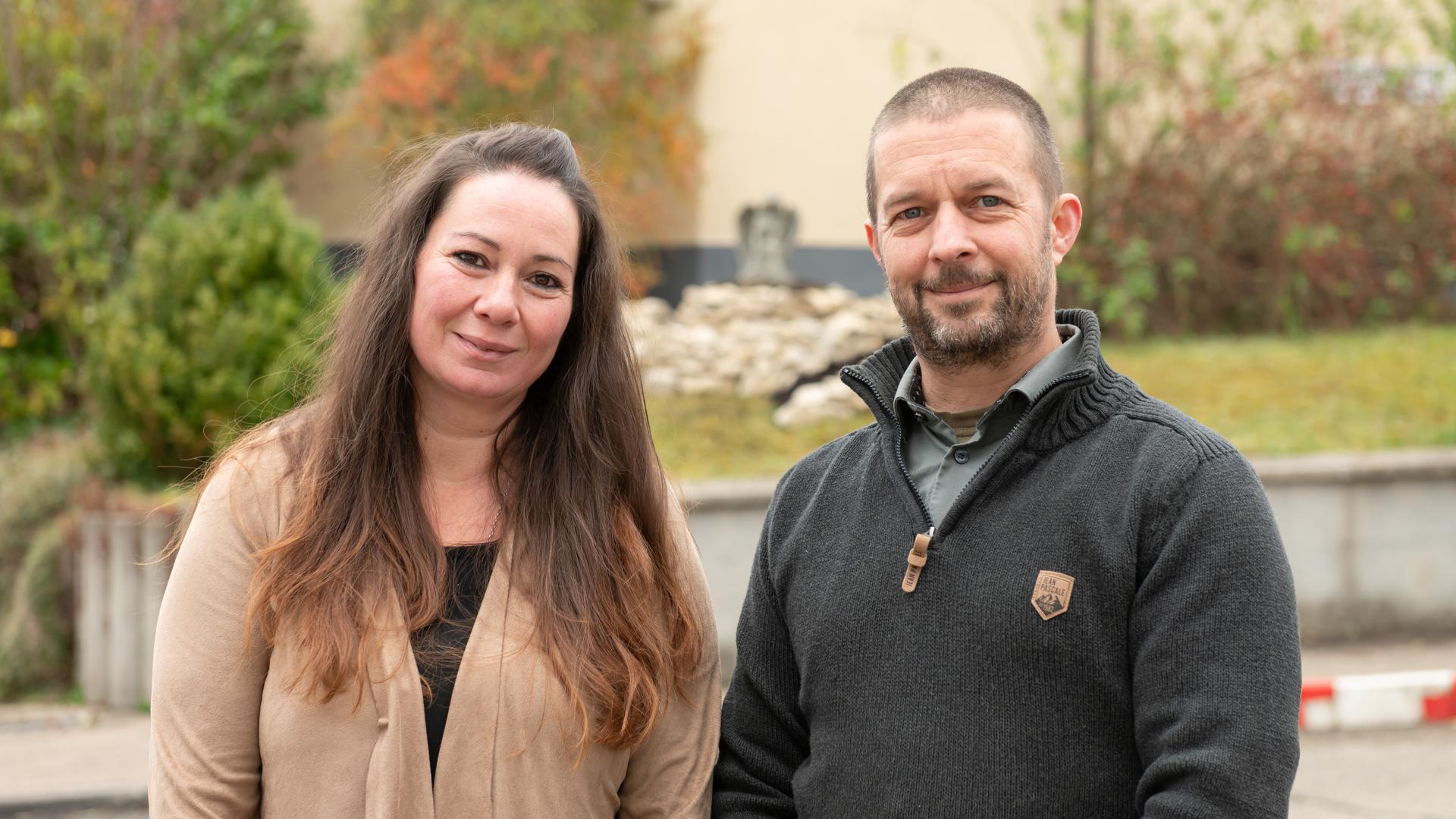 Ellen Weinmann und Florian Düsterwald eröffnen die erste Tierbestattungskirche in Deutschland. 