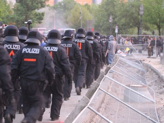 Polizeieinsatz in der Bundeshauptstadt. Die Diskussionen um das neue Berliner Antidiskriminierungsgesetz gehen weiter (Archiv- und Symbolfoto).