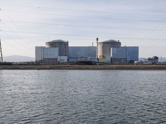 Das betriebsälteste Atomkraftwerk Frankreichs wird endgültig abgeschaltet. Der zweite Druckwasserreaktor soll heruntergefahren werden.