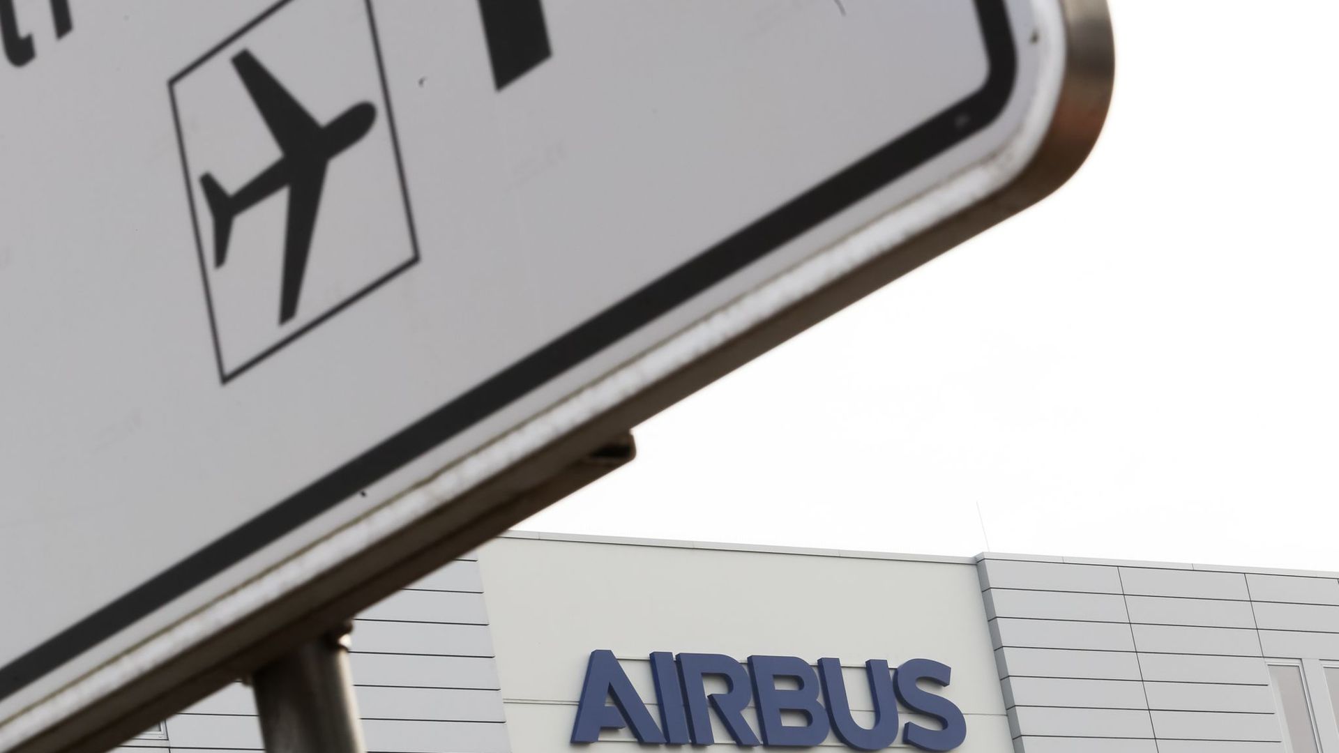 Airbus plant die Streichung von 15.000 Stellen weltweit.