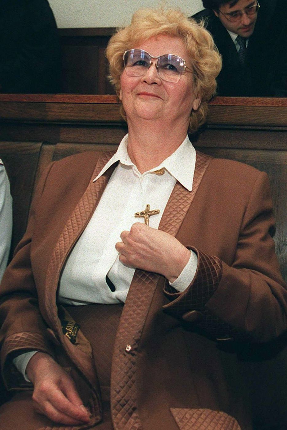 File picture dated 10 February 1997 of Elfriede Blauensteiner holding up a crucifix prior to her trial at the district court in the Austrian town of Krems. The 70-year-old "Black Widow" already jailed for life for murder, goes on trial Wednesday, 18 April 2001, accused of two more killings including that of her husband. dpa +++ dpa-Bildfunk +++
