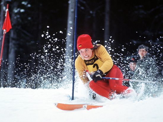 ARCHIV - Rosi Mittermaier in Aktion während eines Slalomrennens (Archivfoto vom 21.01.1971).