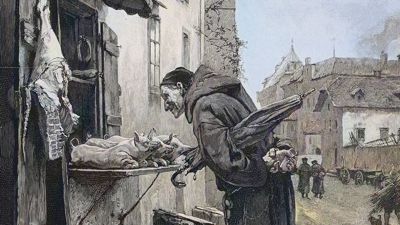 Alter Mönch steht zur Fastenzeit sehnsüchtig vor einem Metzgerladen und betrachtet drei Spanferkel.