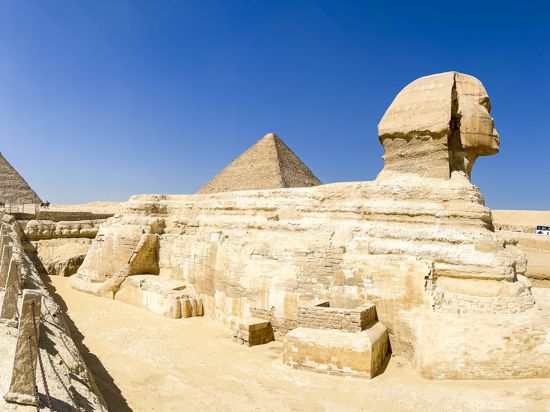Blick auf die Sphinx und die Pyramiden von Gizeh