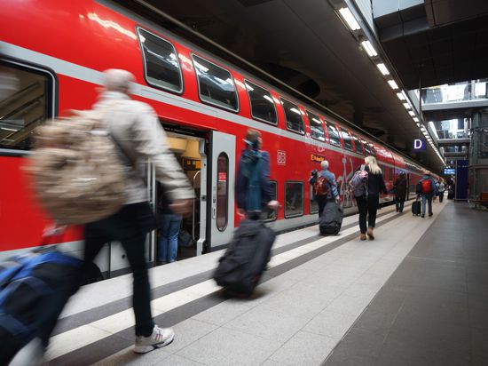 Die Deutsche Bahn ist tief in die roten Zahlen gerutscht.