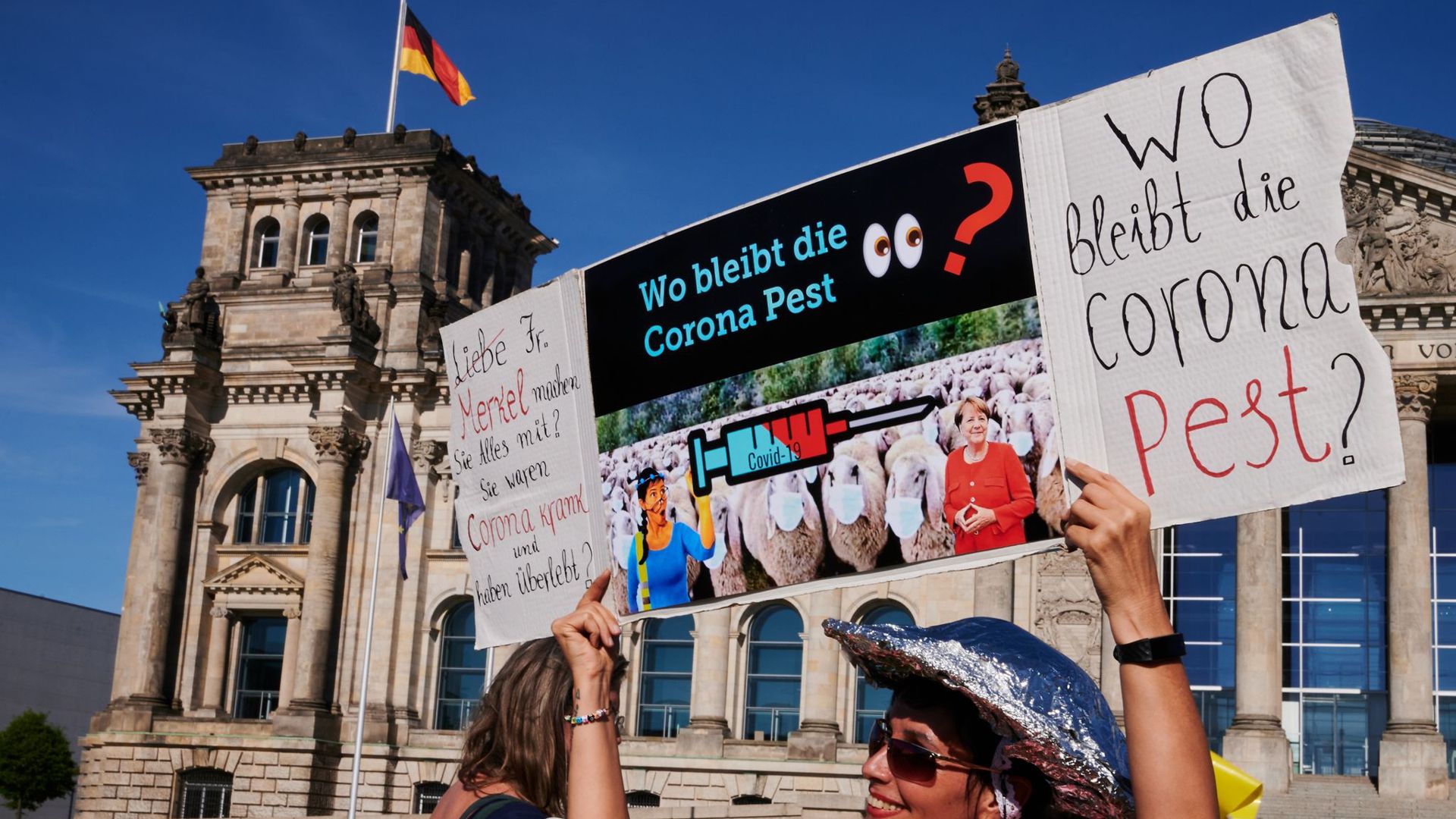 Aus Protest gegen die Einschränkungen in der Corona-Krise wollen in Berlin Tausende Menschen auf die Straße gehen.