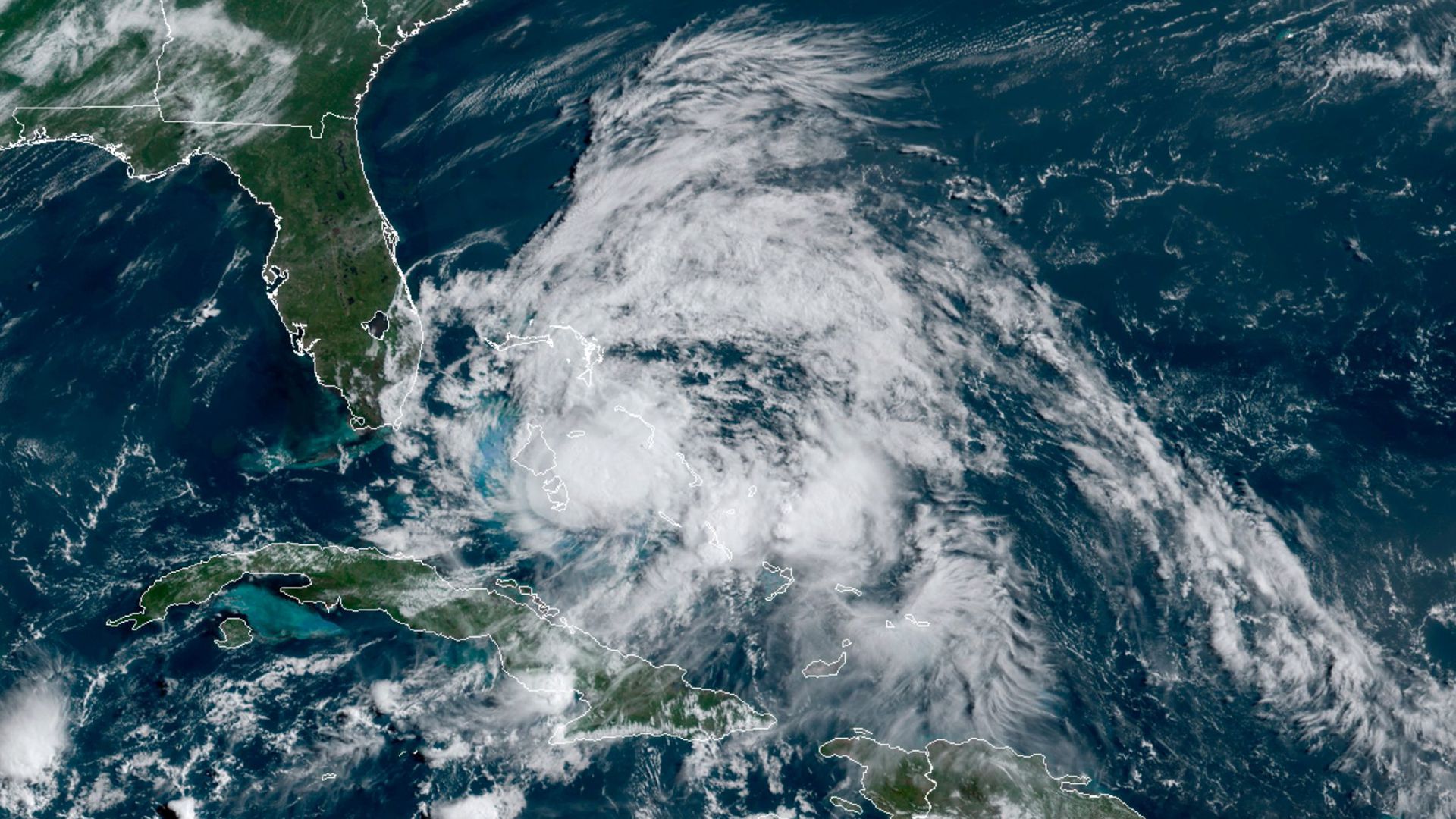 Eine Satellitenaufnahme zeigt Hurrikan „Isaias“ über den Bahamas.