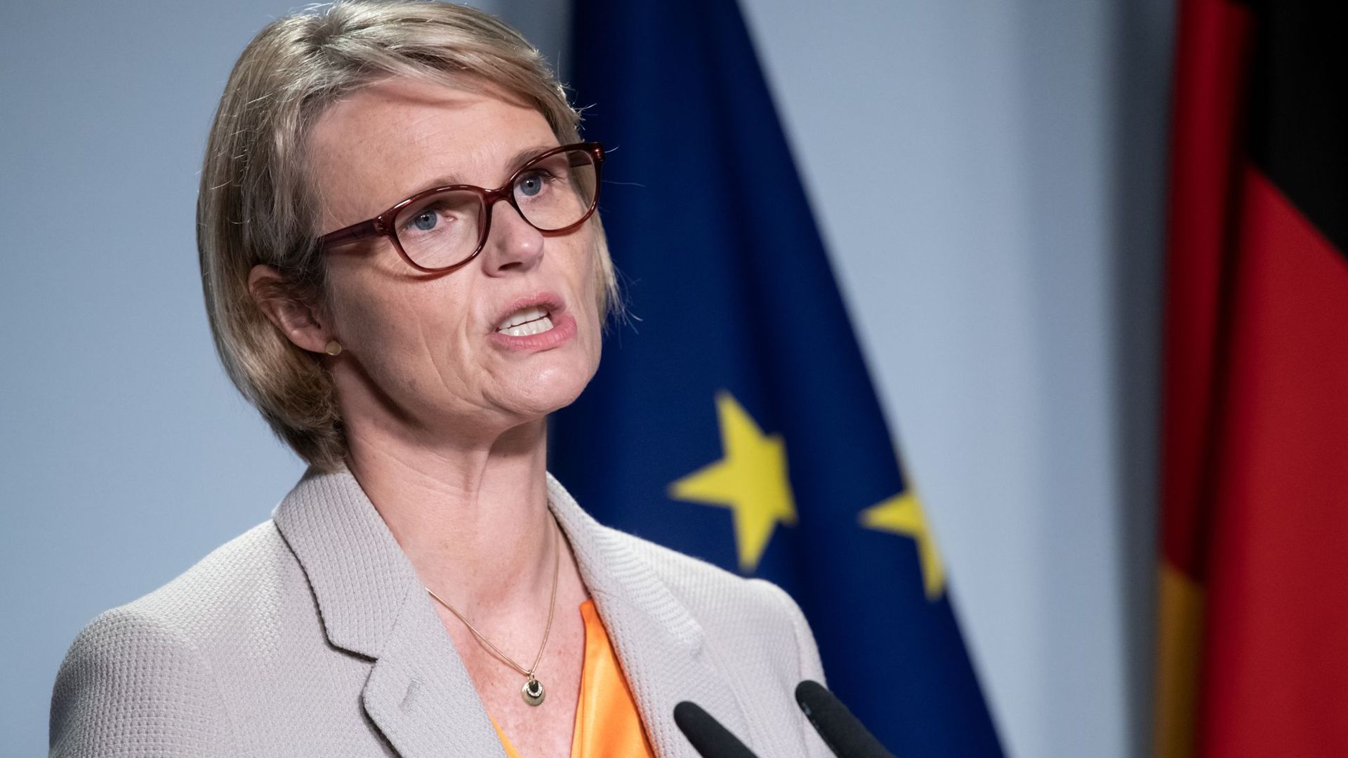 Bundesbildungsministerin Anja Karliczek (CDU) sieht die Schulen vor Herausforderungen.