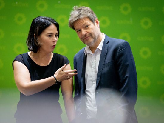 Wären wieder zweitstärkste Kraft - wenn heute Bundestagswahl wäre: Die Bundesvorsitzende und der Bundesvorsitzende der Grünen, Annalena Baerbock und Robert Habeck.