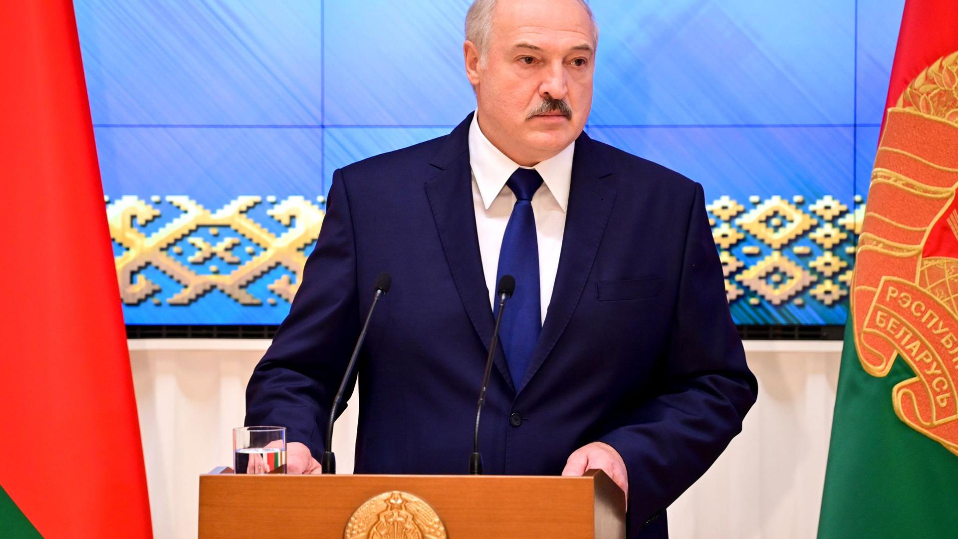 Alexander Lukaschenko, Präsident von Belarus, spricht bei einem Treffen mit politischen Aktivisten aus Belarus.