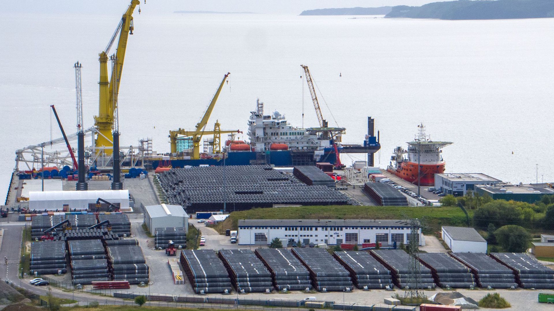 Ein russisches Verlegeschiff im Hafen Mukran auf der Insel Rügen. Die ostdeutschen Regierungschefs haben sich einstimmig für eine Fertigstellung von Nord Stream 2 ausgesprochen.
