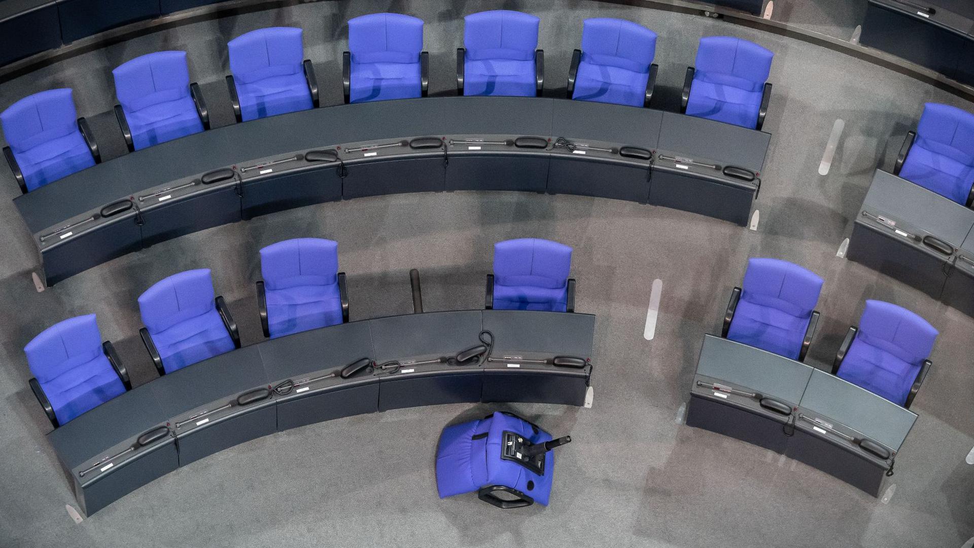 Der inzwischen auf 709 Sitze angewachsene Bundestag soll kleiner werden.