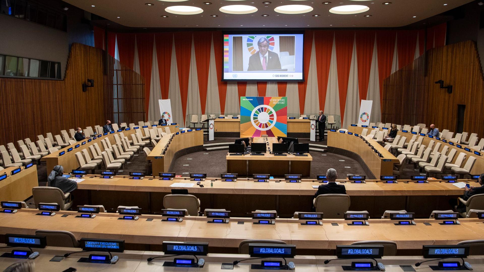 Zum Auftakt des Festaktes in New York beschwor UN-Generalsekretär António Guterres die internationale Zusammenarbeit.