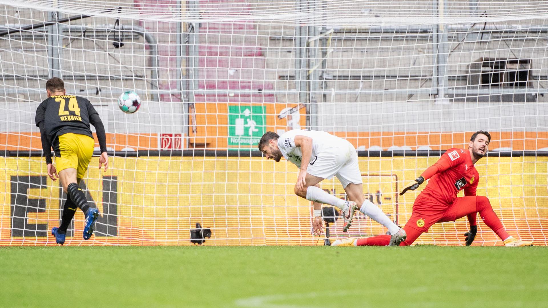 Ausgerechnet der Ex-Schalker Daniel Caligiuri (M) traf gegen den BVB zum 2:0.