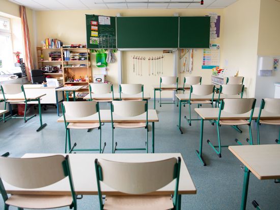 Klassenraum in einer Grundschule in Lemwerder. 
Lehrer und Schüler sollen sich in den kommenden Monaten dick anziehen.