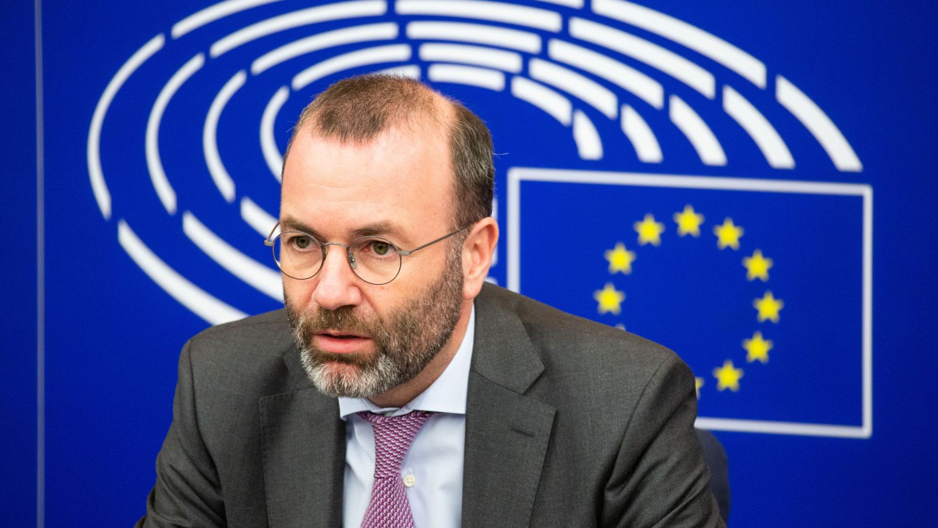 Der CSU-Europaabgeordnete Manfred Weber bezeichnete die britische Drohung mit dem Abbruch der Verhandlungen als „politisches Theater“.