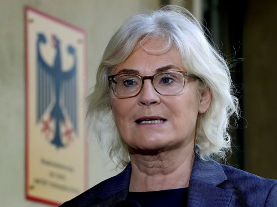 Bundesjustizministerin Christine Lambrecht will, dass u.a. die Verbreitung von Kinderpornografie als Verbrechen angesehen wird.