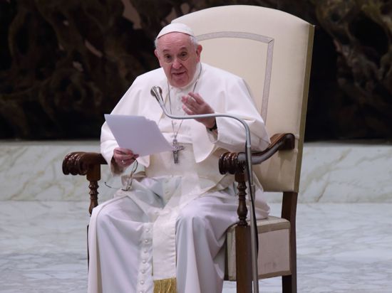Papst Franziskus spricht während seiner wöchentlichen Generalaudienz in der Halle Paul VI. im Vatikan.