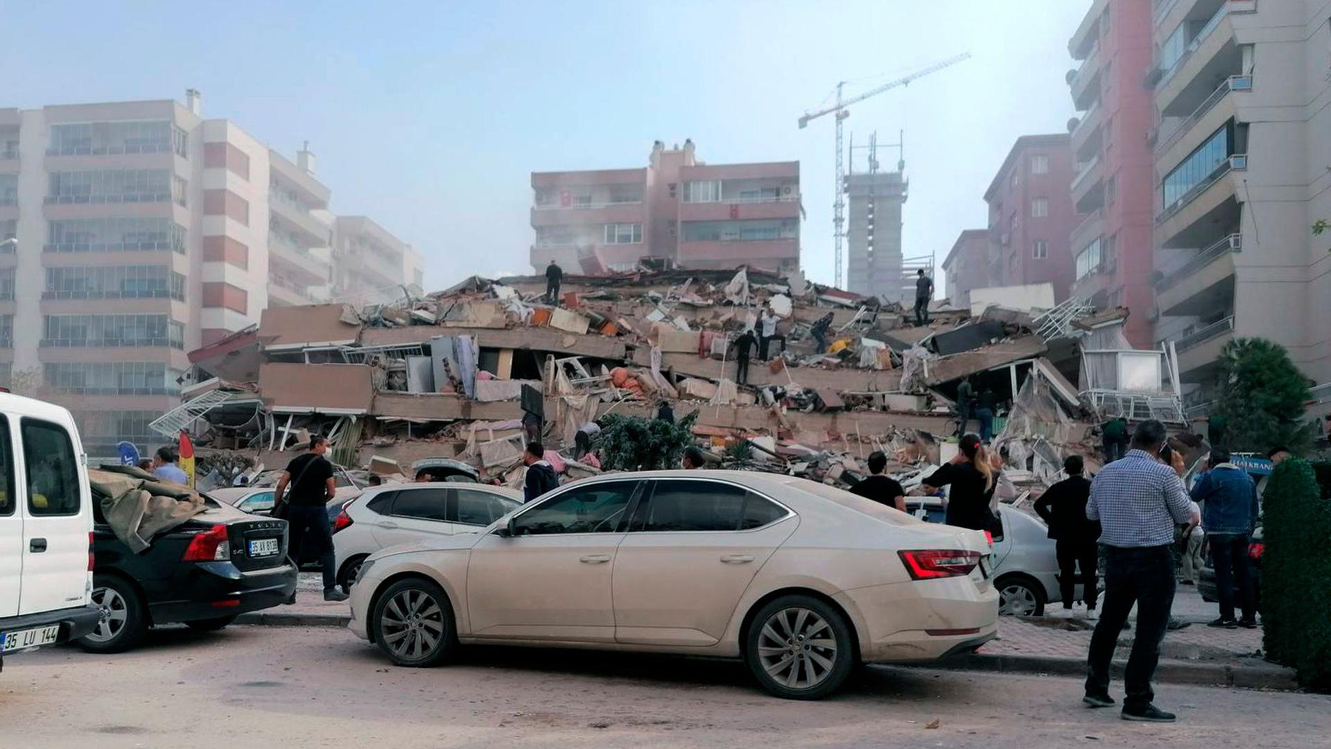 Durch das Erdbeben zerstörte Gebäude im türkischen Izmir.
