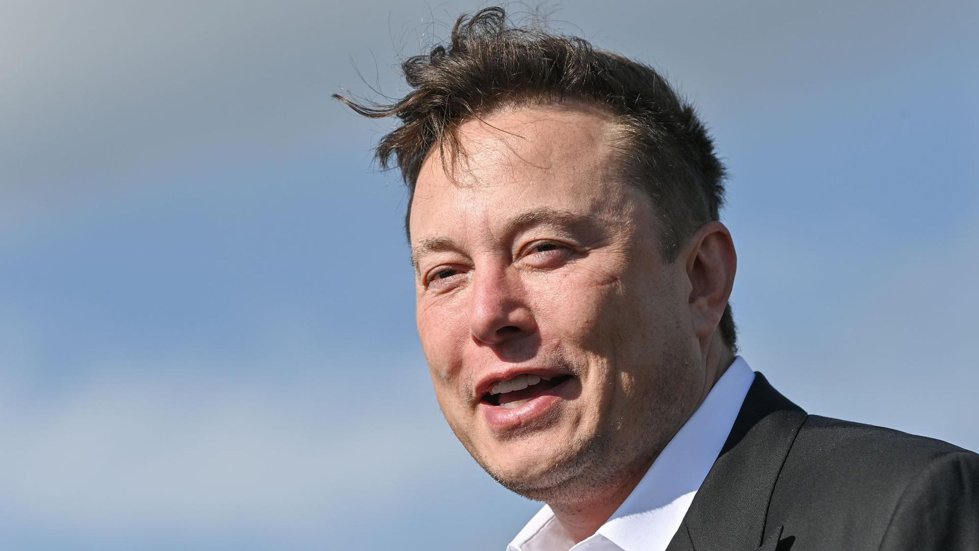 Hat nach einem guten Börsen-Tag 7,2 Milliarden Dollar mehr: Tesla-Chef Elon Musk.