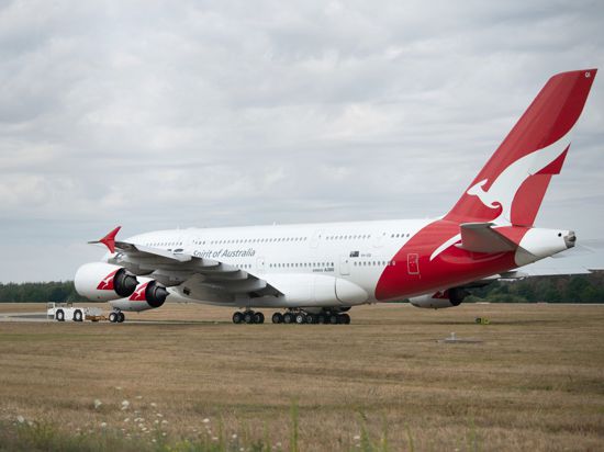 Die Fluggesellschaft Qantas will eine Impfpflicht für ihre Passagiere einführen.